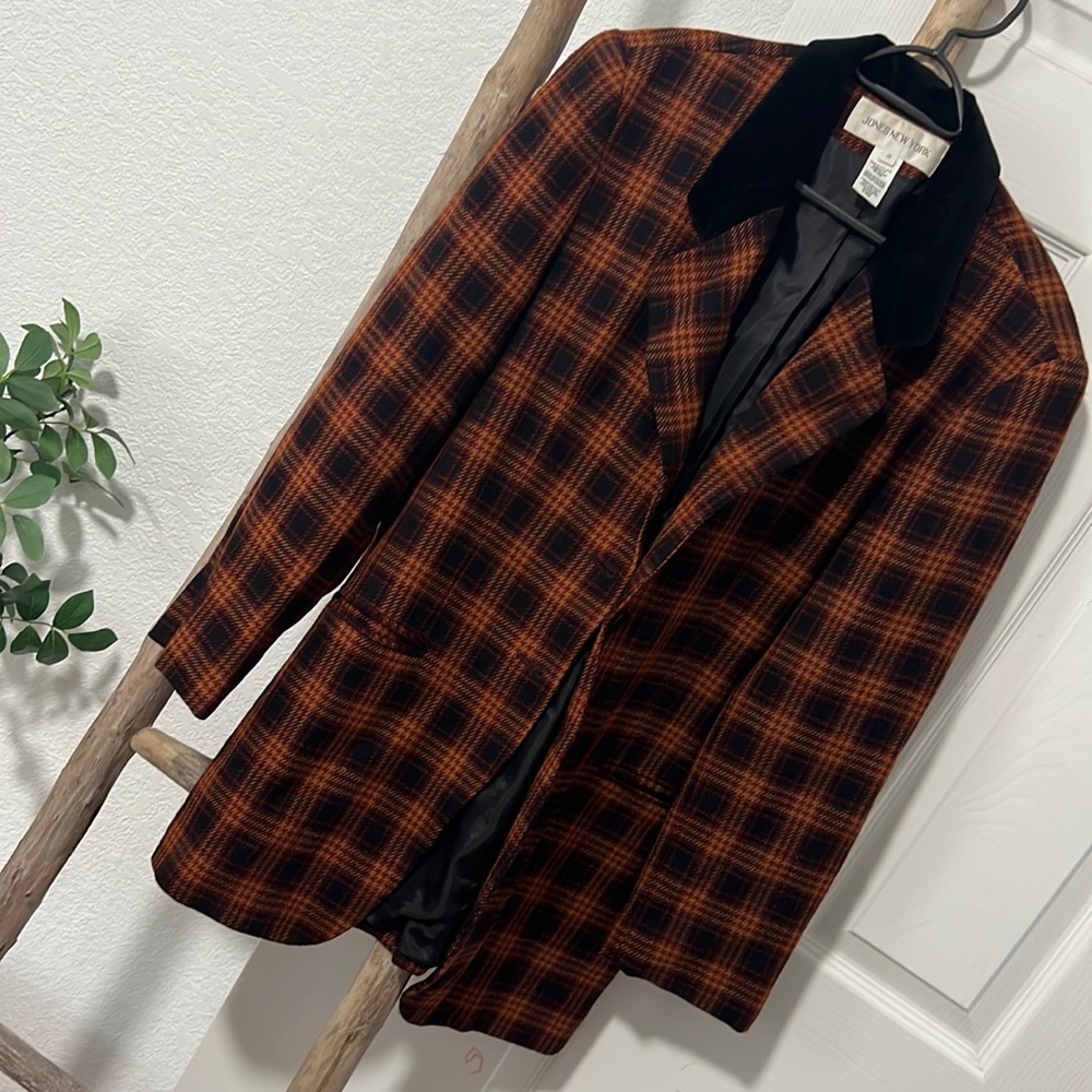 100% wool plaid blazer, size 8